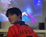 안효섭, 손흥민 유니폼 입고 TV 앞으로…우루과이전 승리 응원