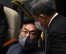 [포토]대화 나누는 정진석 비대위원장-박진 외교부 장관