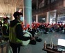 [뉴시스 앵글]'짙어진 붉은 물결' 경기 시작과 함께 응원 시작