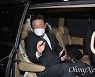 [오마이포토] '묵묵부답' 국회 나서는 이재명