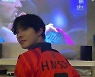 안효섭, 손흥민 유니폼 입고 우루과이전 응원.. 옆모습도 훈훈