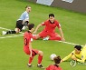 우루과이 역습 막아내는 김승규