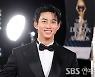 [E포토] 옥택연, '밤하늘을 빛내는 건치 미소'