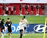 [포토] 싸이클 타며 회복 훈련하는 우루과이전 선발 선수들