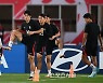 [포토] 몸 푸는 조규성