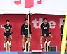 [포토] 손흥민 '동료들과 자전거 타며 회복 훈련'