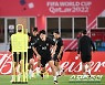 [포토] 조규성 '가볍게 몸 풀어요'