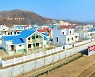 곡물 포대더미 쌓인 北 항구… 제재에도 中과 교역 폭증