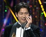 청룡영화상 정우성, 英 촬영 중인 이정재 대리수상 후 즉석 전화연결 "심장이 나댄다"