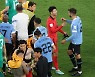 [속보]대한민국, 우루과이와 0대0 무승부…손흥민 ‘마스크 투혼’