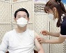 코로나 예방접종한 김영록 전남지사 “동절기 코로나19 추가접종 참여” 호소