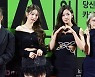 [포토] 아이브 장원영-안유진, '우월한 각선미 대결' (MMA 2022)