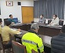 “사료도 화물연대 파업에 ‘스톱’”…어명소 국토부 2차관, 평택항 찾아 피해상황 점검