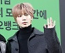 [오마이포토] '투모로우바이투게더' 태현, 팬심 흔드는 손인사