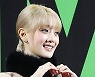 [오마이포토] '(여자)아이들' 민니, 하트선물