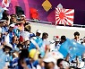 일본 팬, 기어이 욱일기 걸었다…FIFA 관계자, 급히 철거