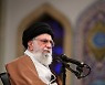 “살인 정권” 외친 이란 최고지도자 조카 당국에 체포