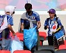 “쓰레기 줍고 칭찬받아 기뻐하는 노예근성”...일본 내부서 논란