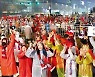 [포토] 빗속 뚫고 “대한민국!”
