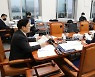 여야, 대치 속 예산소위 파행 거듭…與 불참에 野 규탄