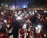 광화문 '빗속 응원전' 임시 대피소 설치