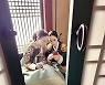김혜수, 시母 김해숙과 이렇게 다정할 수가…핸드폰 뚫어지겠네