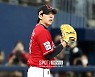 [SSG 세상에 없던 우승⑤] “오늘 이기고 생각하시죠” 예상은 항상 틀린다, 틀리고 틀려서 결국 이겼다