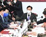 ‘민주당 감액 예산’ 칼날 대치 … ‘법정시한 내 통과’ 무산 우려
