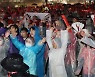 전국 곳곳서 굵은 빗줄기… 거리응원 열기는 뜨거웠다