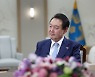尹 “北핵실험, 굉장히 어리석은 결정…中은 북한에 상당한 영향 줄 수 있어”