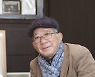 나태주 시인 ‘꽃을 보듯 너를 본다’…10년간 가장 많이 팔린 시집