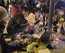 중국 민심 달래기…'시위 촉발' 우루무치서 저소득층에 보조금