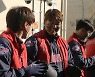 “받은 사랑 보답하기 위해” 부산시민과 온정 나눈 롯데, 기부금 전달 이어 연탄 기부
