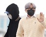 [포토]SF9 재윤-휘영, 출국인사 온도차