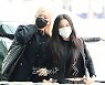 [포토] 지수·로제, 눈웃음으로 유럽투어