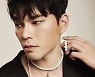 ① 신랑을 위한 멘즈 패션, 매력을 자아내는 주얼리와 자유분방한 슈트 룩