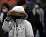 동장군이 선물한 '첫눈'... 오늘은 칼바람에 더 춥다