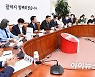 與 "野, '이재명표 예산' 단독 처리?… 예산완박 횡포"