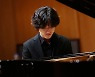 임윤찬 실황앨범, 발매와 동시에 1만 장 판매…‘플래티넘’ 기록