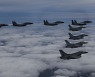 중국·러시아 폭격기 6개월만에 ‘카디즈’ 진입…공군 F-15K 긴급출격 맞대응