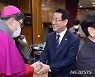 김영록 전남지사, 천주교 광주대교구장과 인사