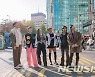 '다이 하드' 제작진과 손잡았다…글로벌 '떼춤' 시작