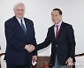 권영세, 美 CSIS 소장 면담…'담대한 구상' 지지 당부