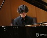 임윤찬 앨범 '베토벤, 윤이상, 바버' 발매 동시에 1만 장 판매