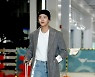 로운, 코트+비니 더한 꾸안꾸 공항패션