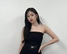 아이브 안유진, 어깨 훤히 드러낸 아찔 원피스 [인스타]