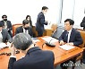 野, '공영방송 지배구조 개선법' 단독 의결…"與가 몽니"