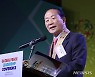 글로벌 피스 리더십 컨퍼런스 총회 연설하는 김일윤 헌정회장