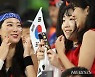 한국 응원하는 축구 팬들