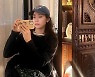 신현빈, 모자써도 감출 수 없는 미모…'여배우 아우라' 가득 일상